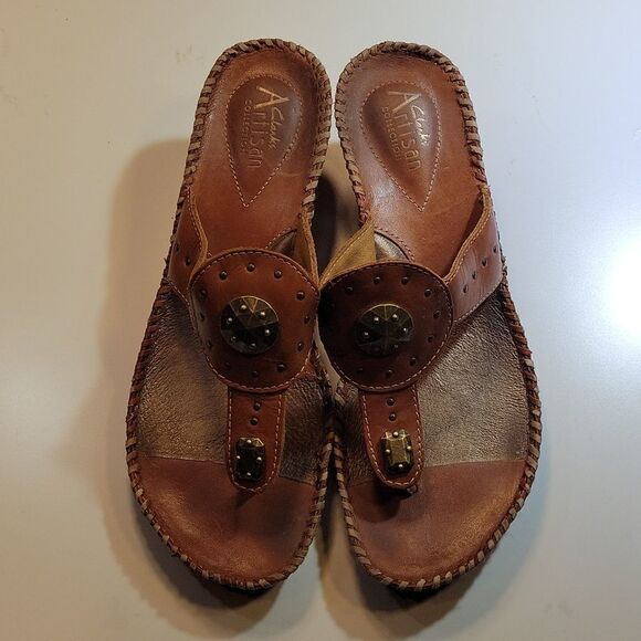 CLARKS ARTISAN COLLECTION WEDGE THONG SANDAL - Picture 1 of 13